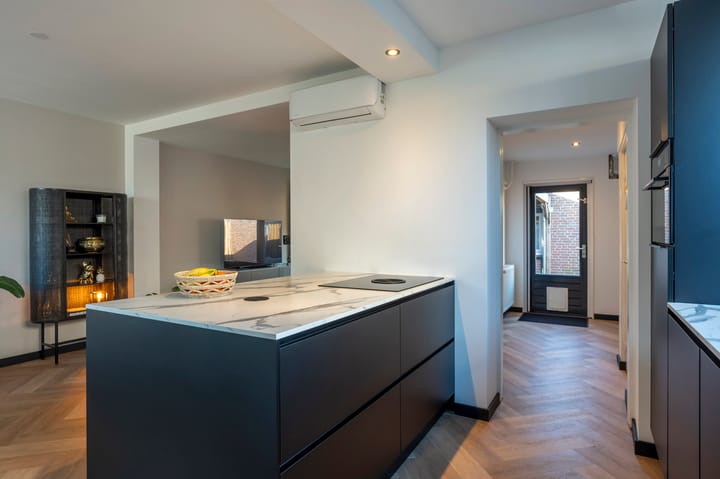 Photo 21 of Damiatestraat 56