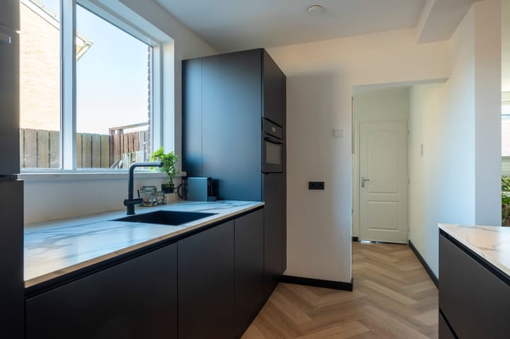 Photo 23 of Damiatestraat 56