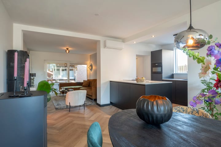 Photo 28 of Damiatestraat 56