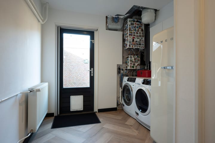 Photo 33 of Damiatestraat 56