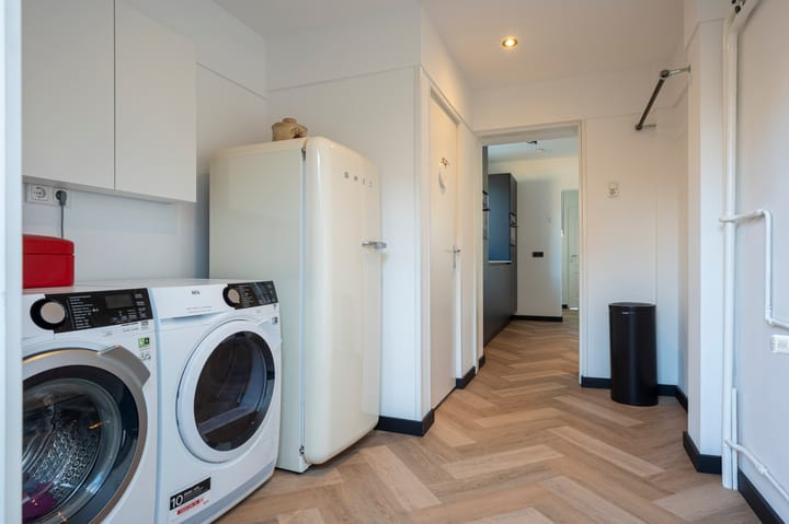 Photo 34 of Damiatestraat 56