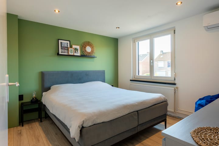 Photo 41 of Damiatestraat 56