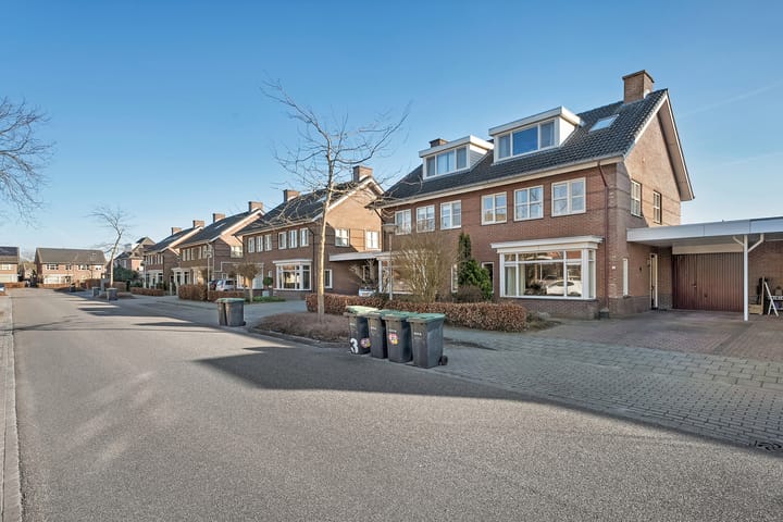 Foto 2 van Voltelenstraat 6