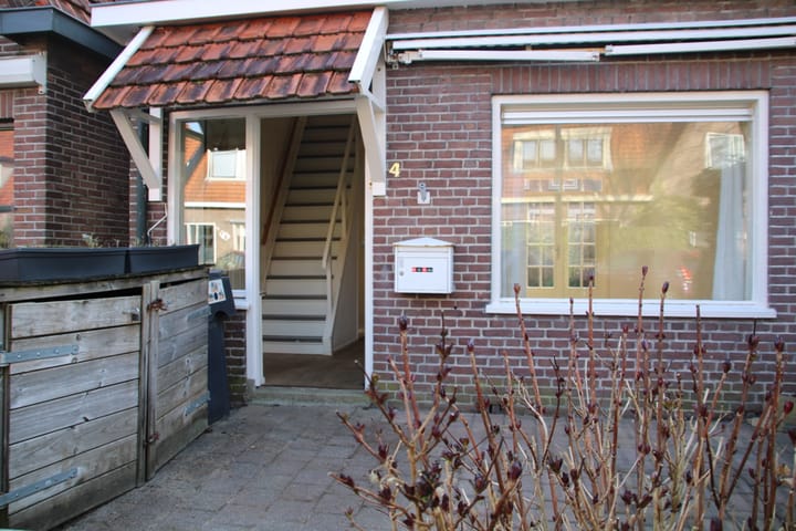 Foto 5 van M A de Ruyterstraat 4