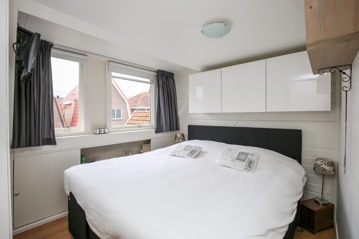 Photo 18 of M A de Ruyterstraat 4