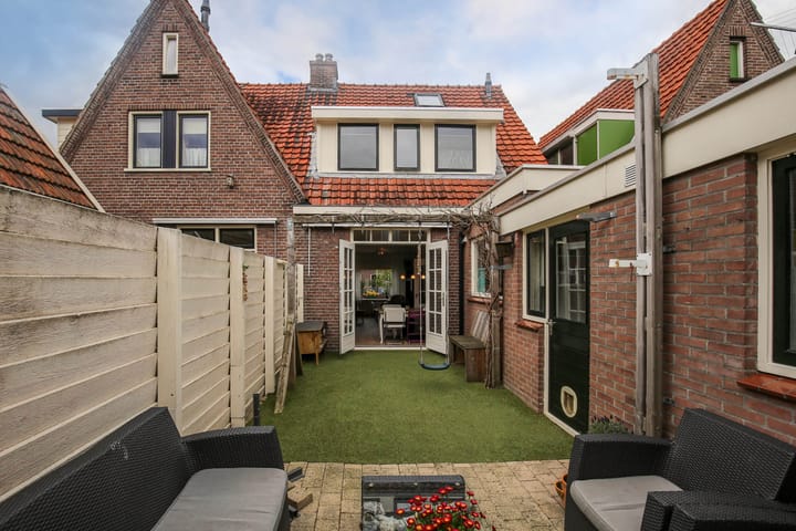 Photo 26 of M A de Ruyterstraat 4