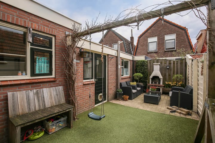 Photo 28 of M A de Ruyterstraat 4