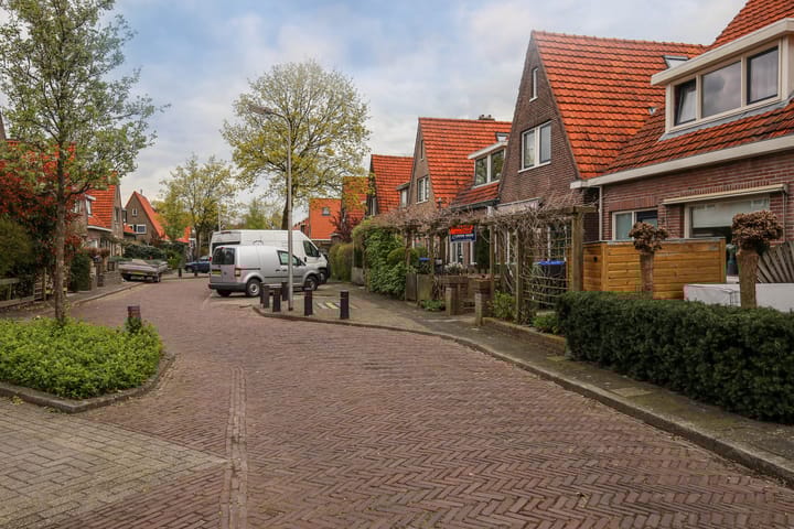 Photo 32 of M A de Ruyterstraat 4