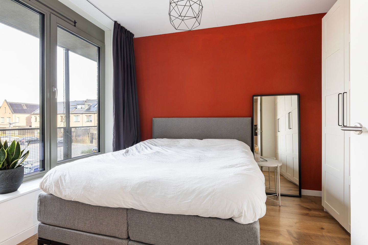 Foto 10 van Nederhemertstraat 35