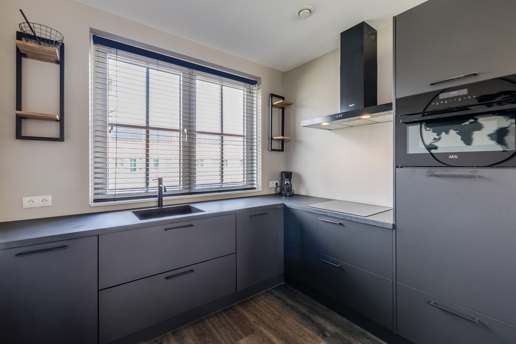 Foto 9 van Pronkridder 45