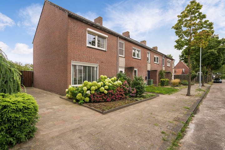 Foto 1 van Tromplaan 5