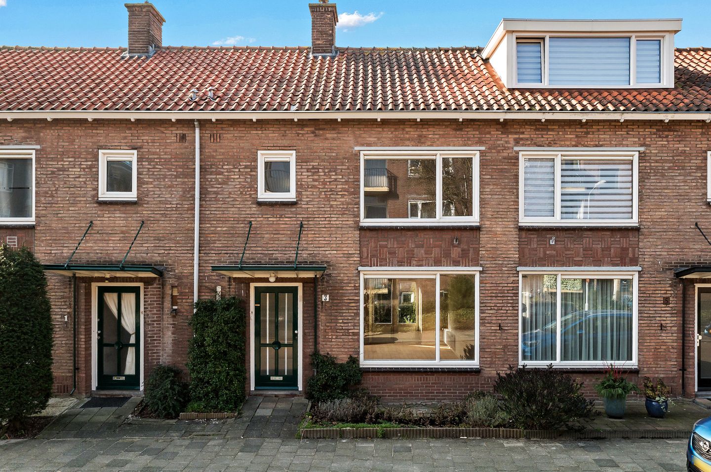 Foto 1 van De Genestetstraat 3