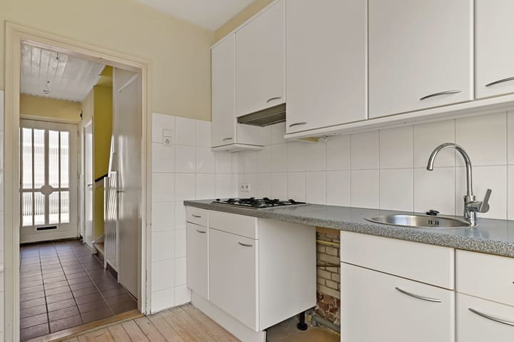 Foto 12 van De Genestetstraat 3