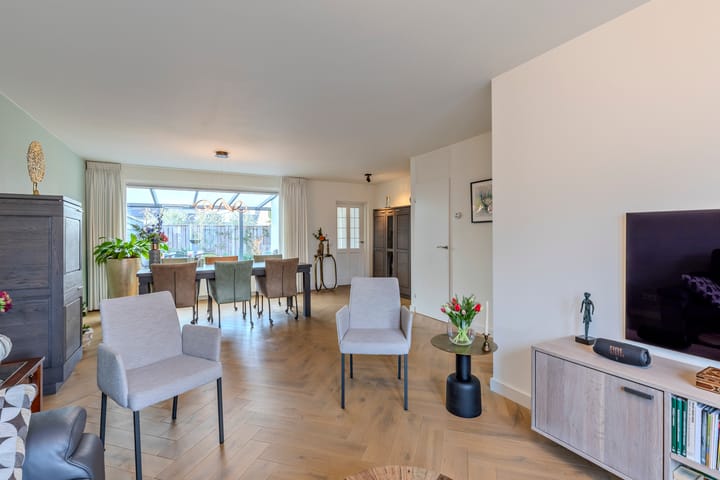 Foto 13 van Den Haas 79