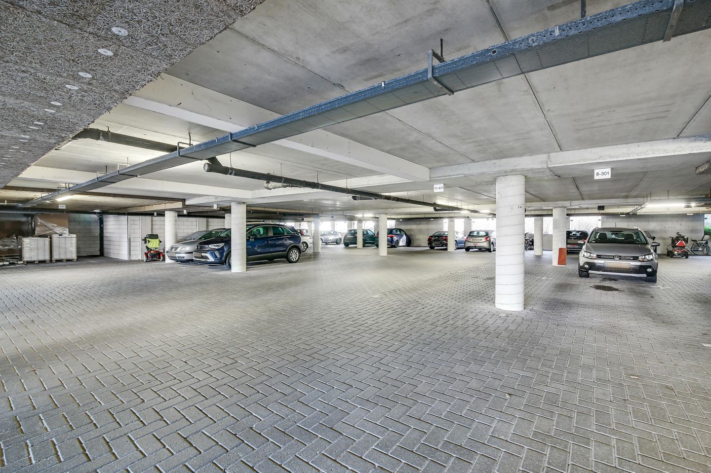 Foto 10 van K R Poststraat 10-301