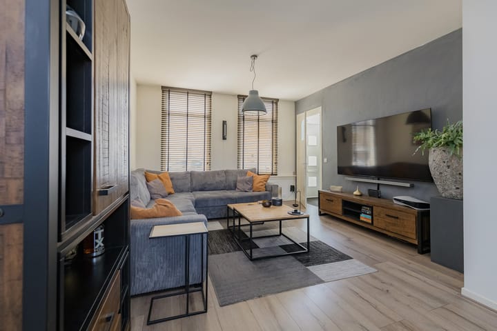 Photo 6 of De Ruyterstraat 130