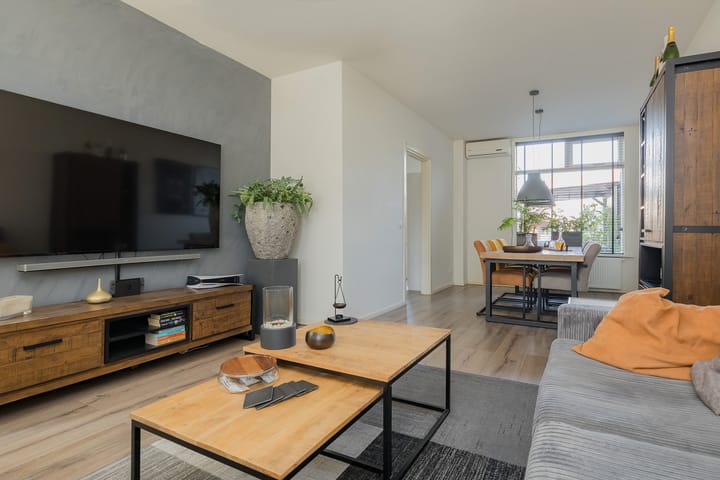 Photo 7 of De Ruyterstraat 130