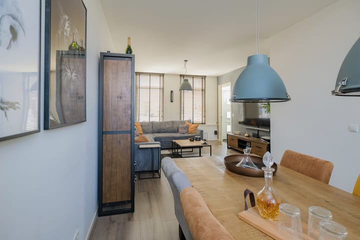 Photo 8 of De Ruyterstraat 130