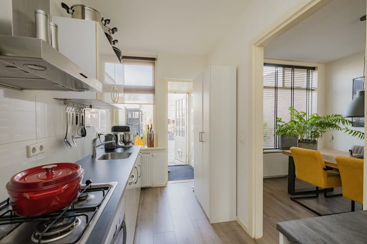 Photo 12 of De Ruyterstraat 130