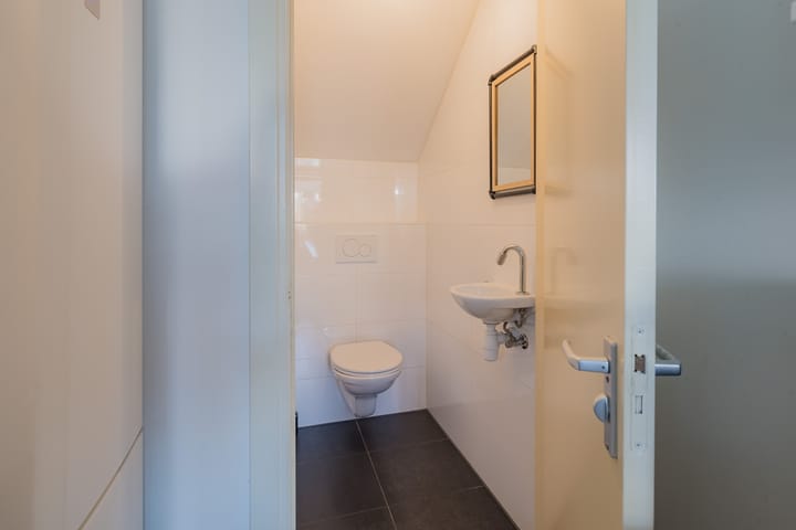 Photo 30 of De Ruyterstraat 130