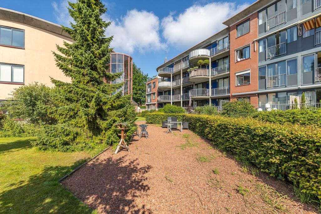 Foto 15 van Dr. P.J.H. Cuypersplein 1-12