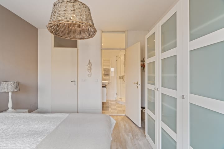 Foto 19 van Jan van Henegouwenweg 28