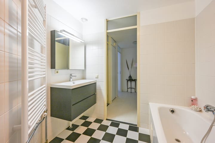 Photo 22 of Calliopestraat 9