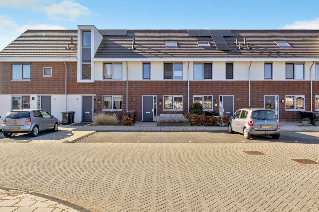 Photo 1 of Het Melkmeisje 12