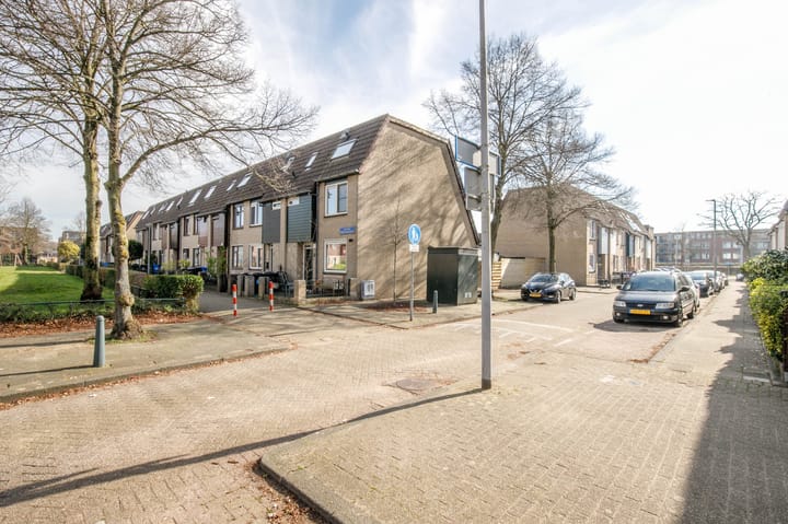 Foto 34 van Aart van der Leeuwstraat 43