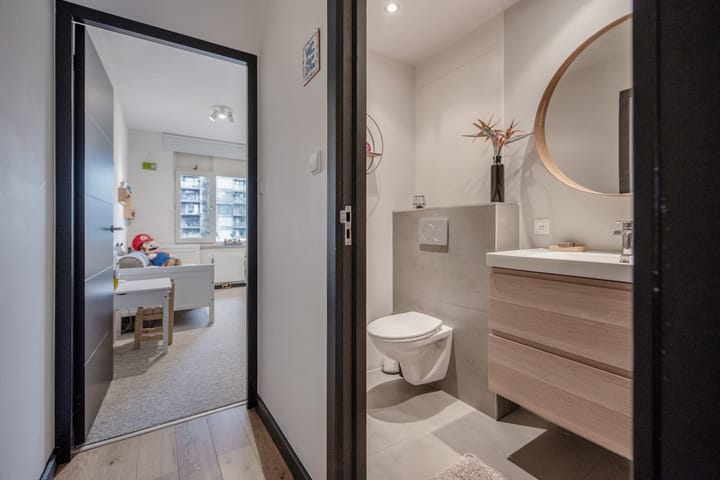 Photo 15 of Sir Winston Churchillln 807-A