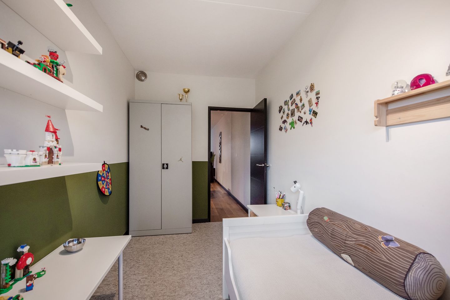 Photo 25 of Sir Winston Churchillln 807-A