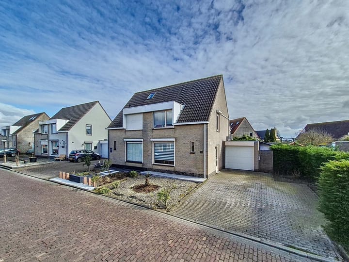 Foto 1 van Pastoor J.A.M. van den Muijsenbergstraat 21