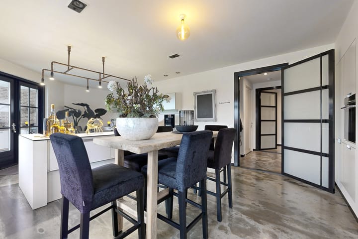 Photo 21 of Bernhardstraat 63