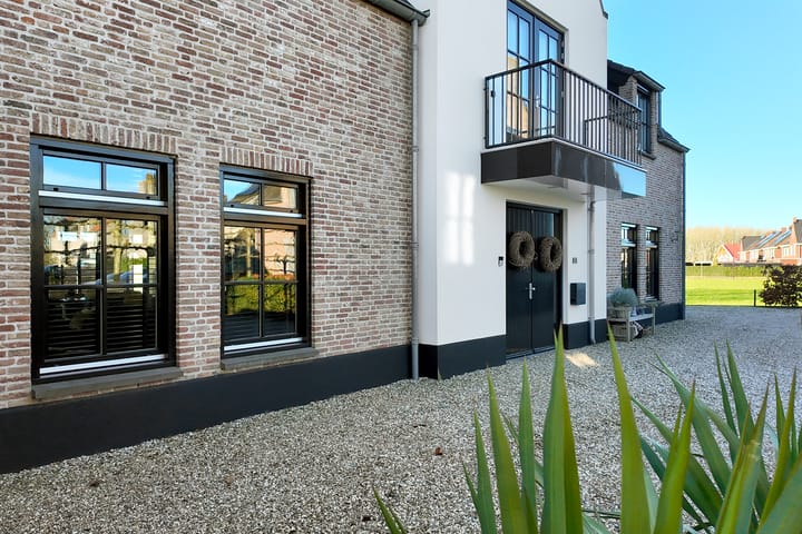 Photo 89 of Bernhardstraat 63