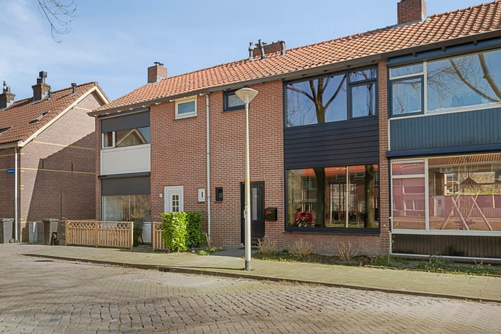 Foto 3 van De Genestetplein 3