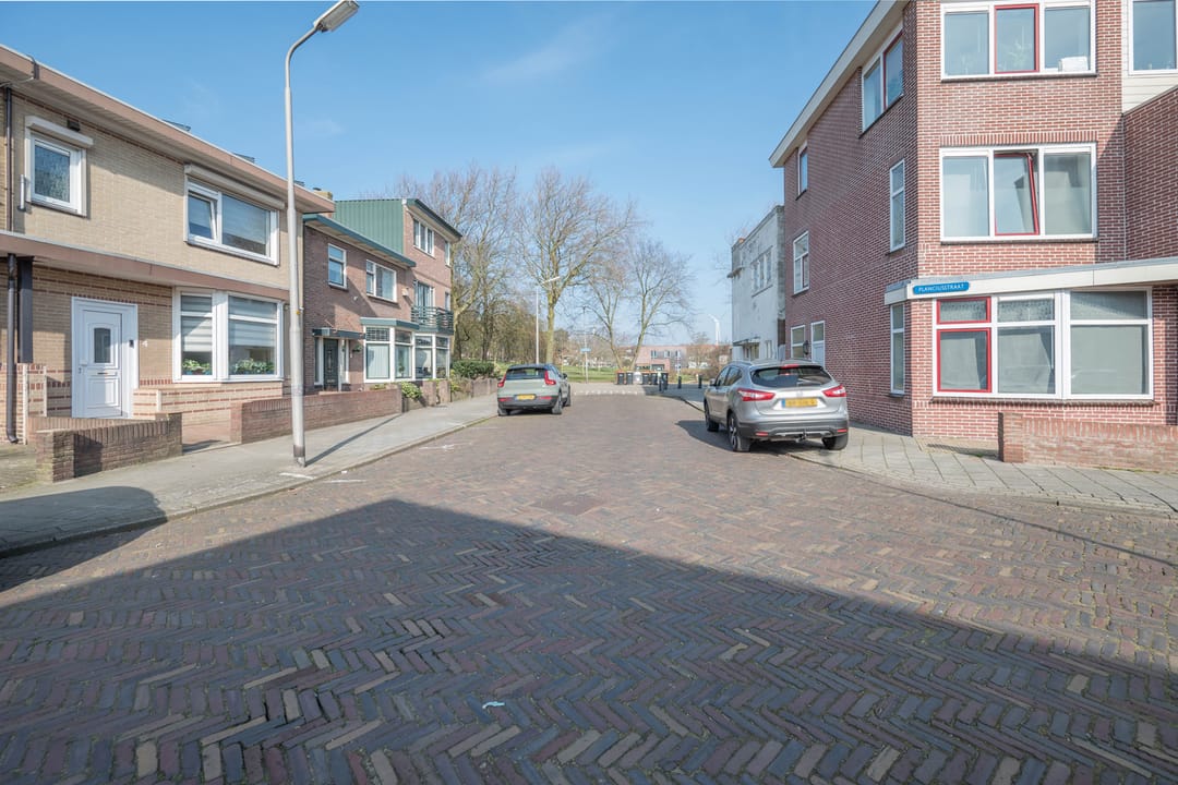 Photo 8 of Vareniusstraat 3