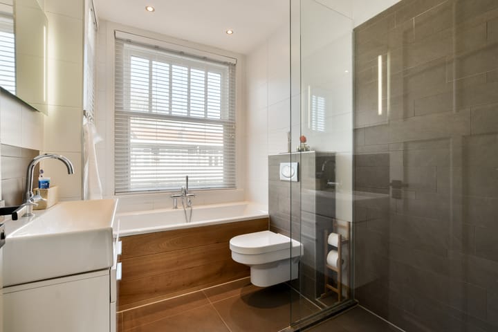 Photo 12 of Johannes van der Waalsstraat 83-1