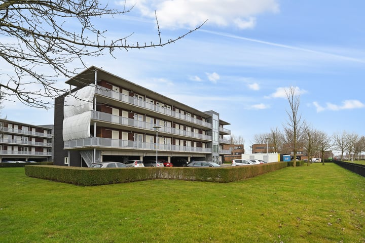 Bekijk foto van Muiderstraat 131