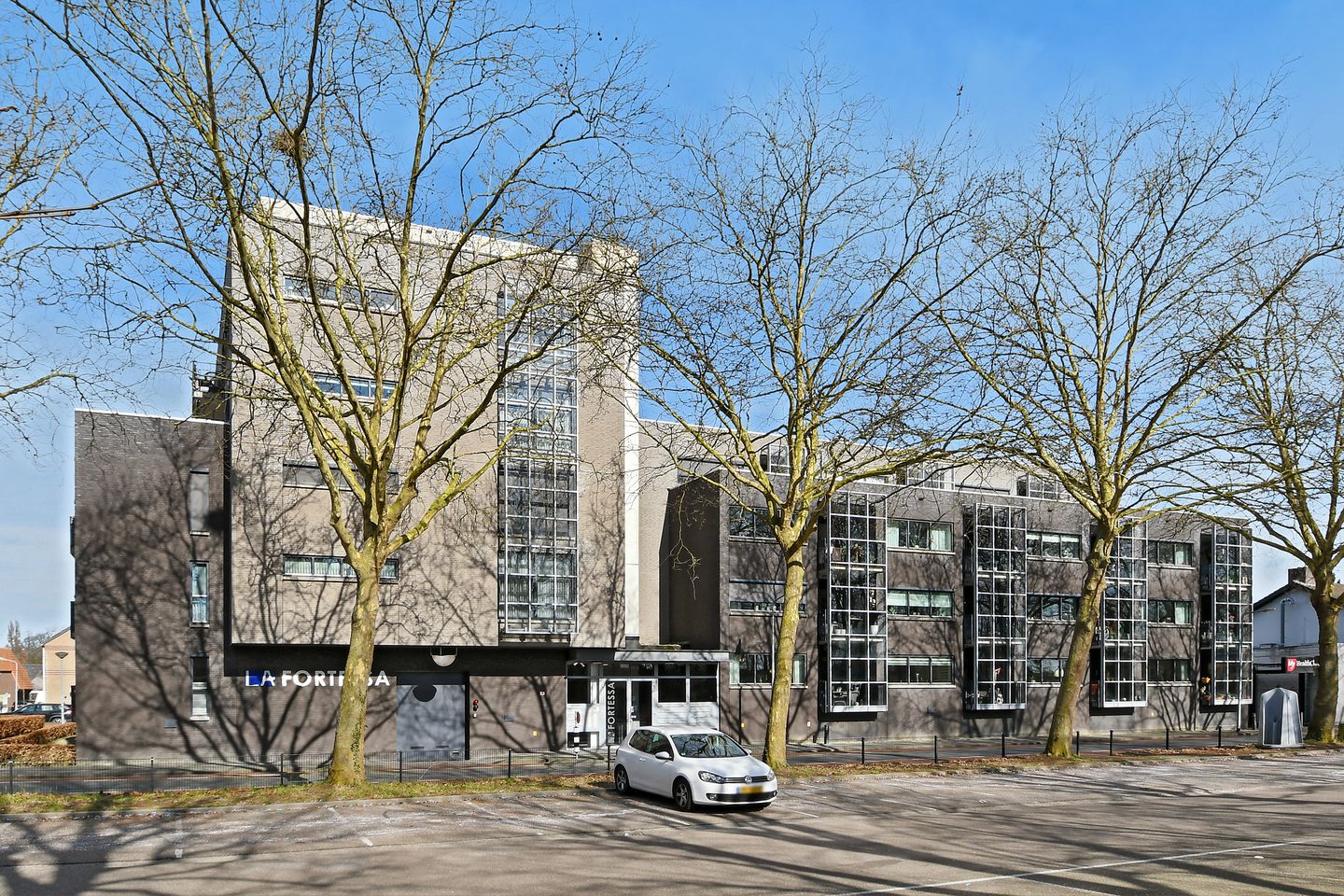 Foto 1 van Parallelweg 104-A