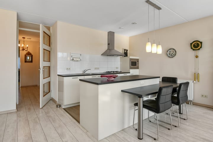 Photo 12 of Parallelweg 104-A