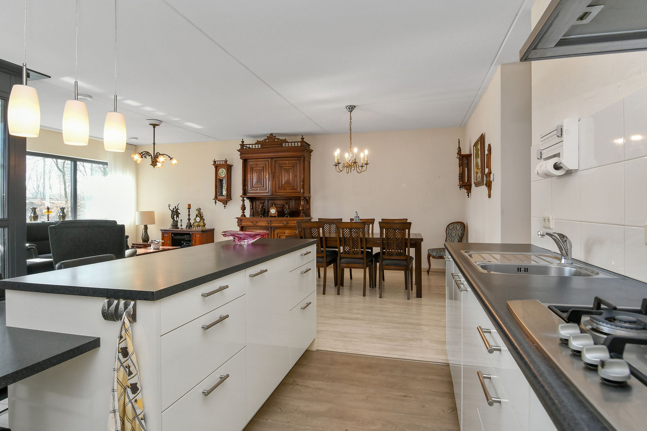 Foto 15 van Parallelweg 104-A