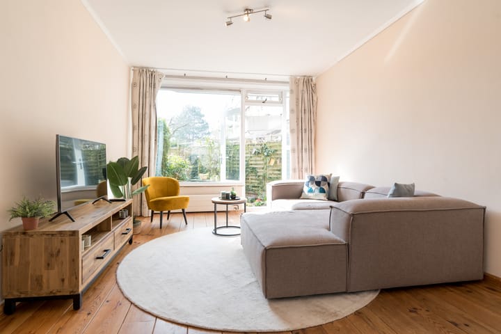 Photo 2 of Johannes van der Waalsstraat 80-H