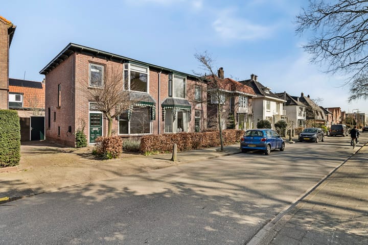 Foto 1 van Van Meerbeekstraat 1