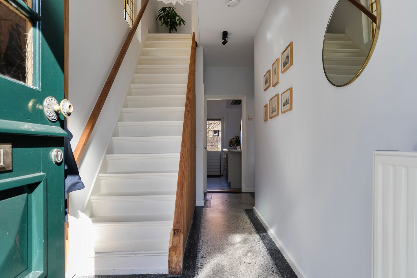 Foto 5 van Van Meerbeekstraat 1