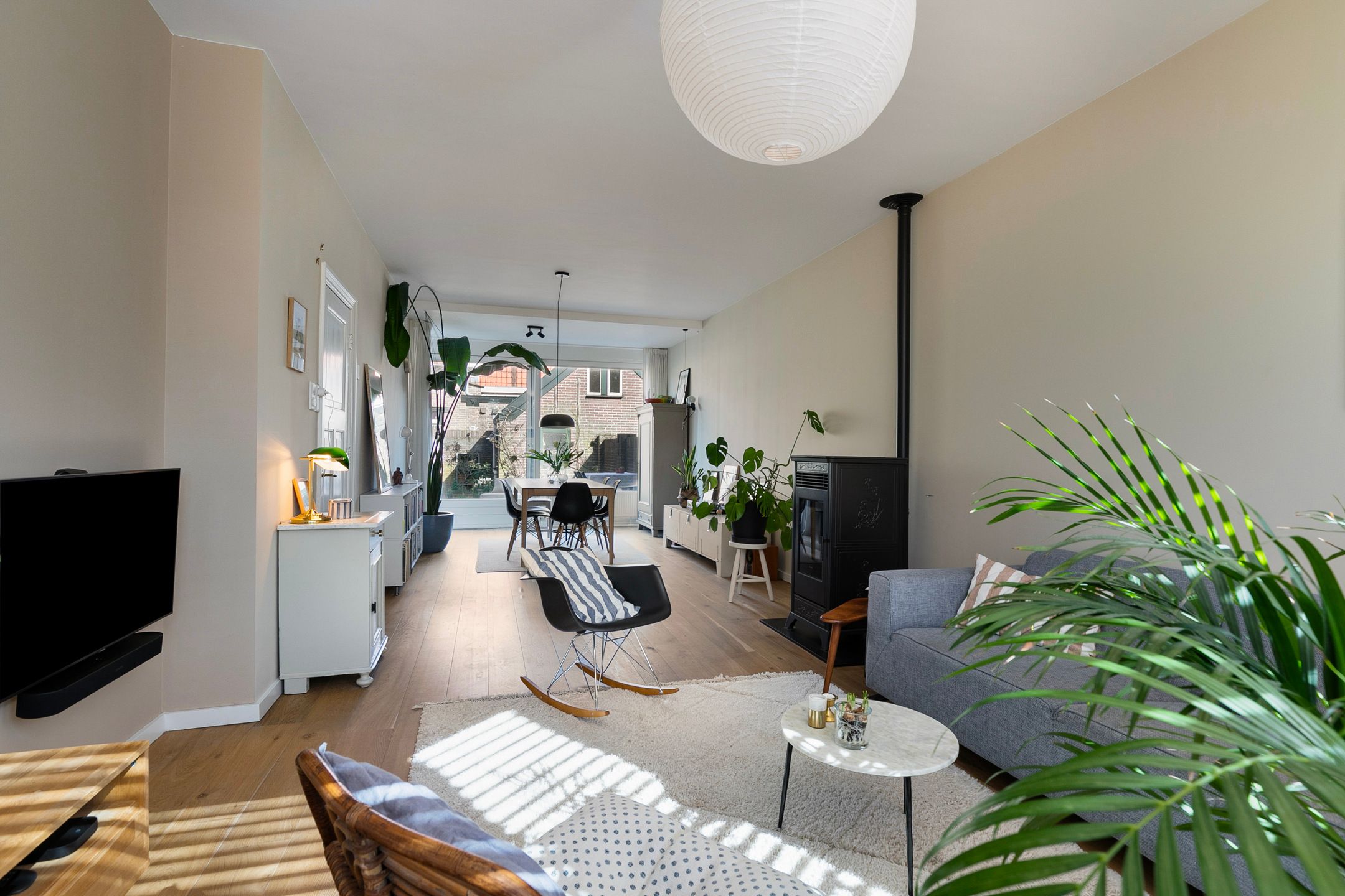 Foto 9 van Van Meerbeekstraat 1