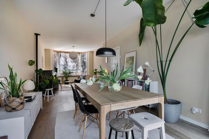 Foto 10 van Van Meerbeekstraat 1