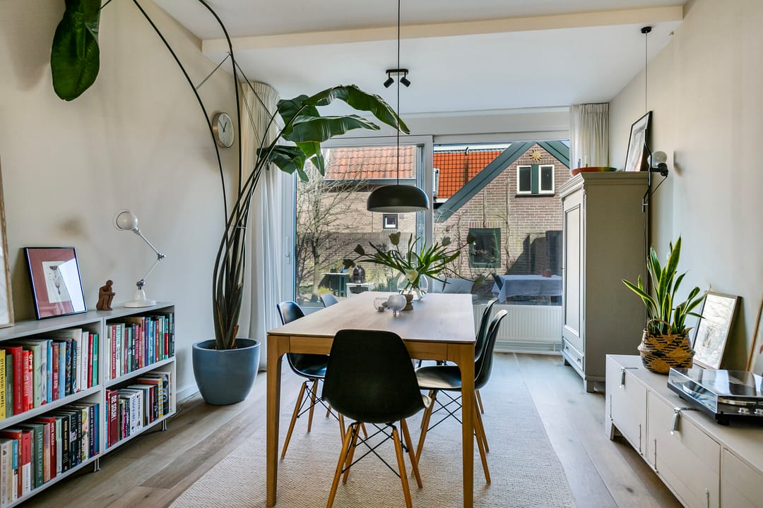 Foto 11 van Van Meerbeekstraat 1