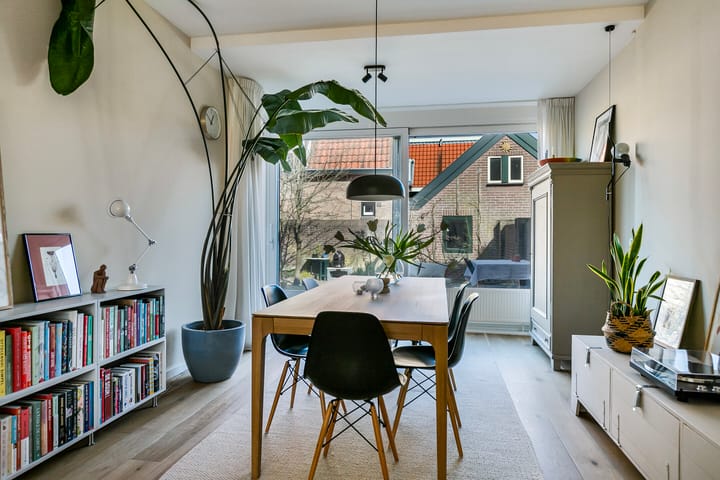 Foto 11 van Van Meerbeekstraat 1