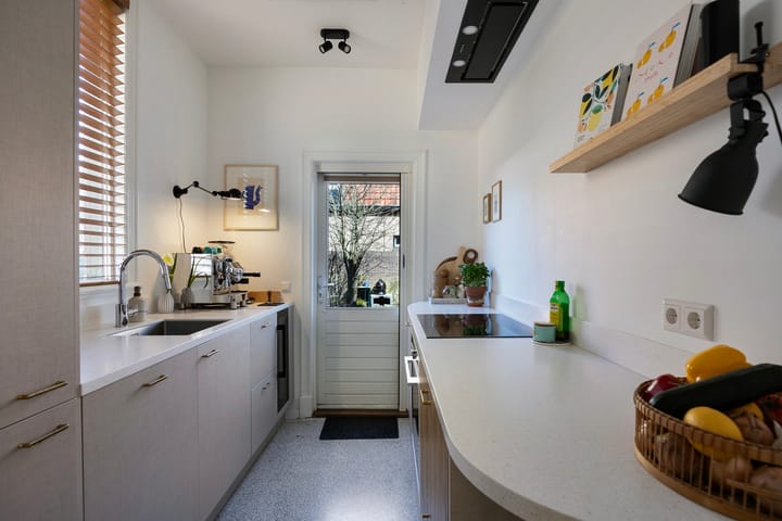 Foto 12 van Van Meerbeekstraat 1