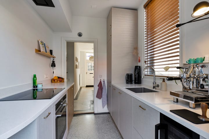 Foto 13 van Van Meerbeekstraat 1